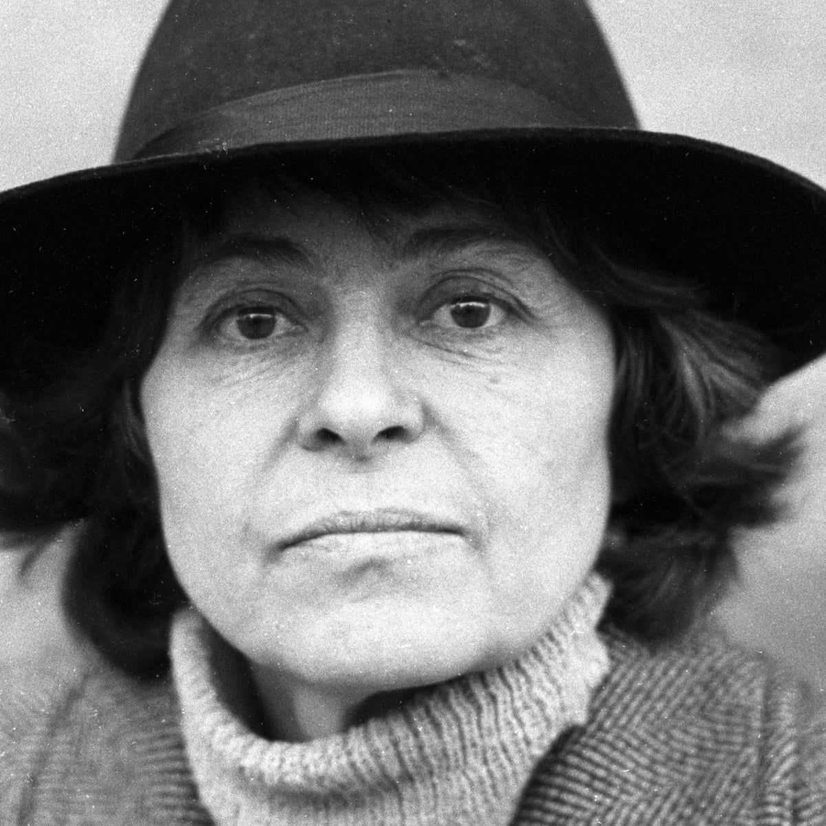 http://eng392.maristsites.org/feministfilm/files/csvimport/DirectorImages/KiraMuratova.jpg