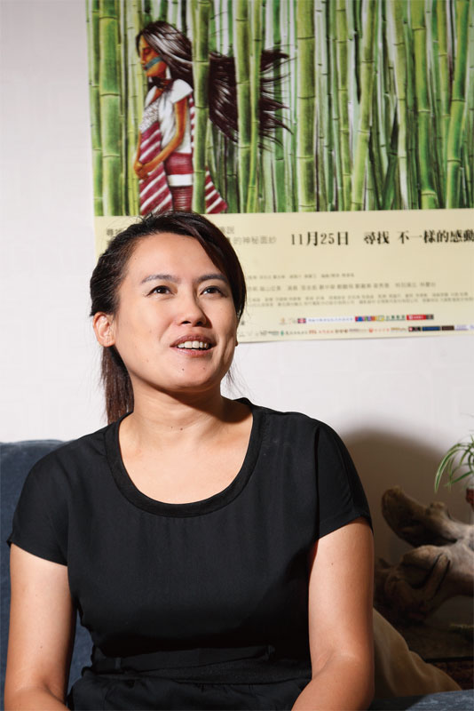 http://eng392.maristsites.org/feministfilm/files/csvimport/DirectorImages/LahaMebow.jpg