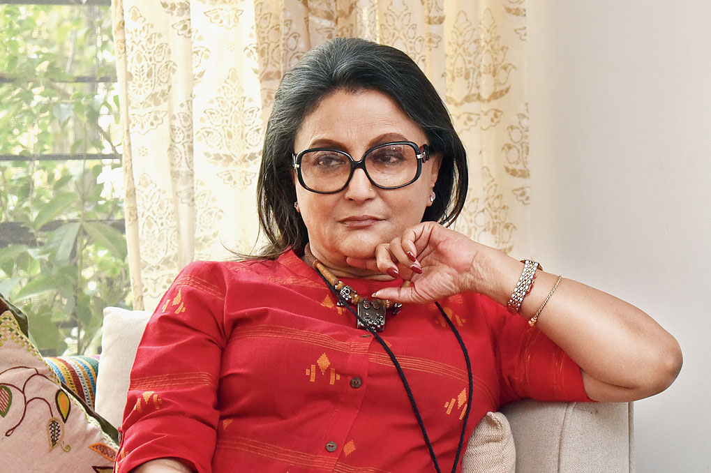 http://eng392.maristsites.org/feministfilm/files/csvimport/DirectorImages/AparnaSen.jpg